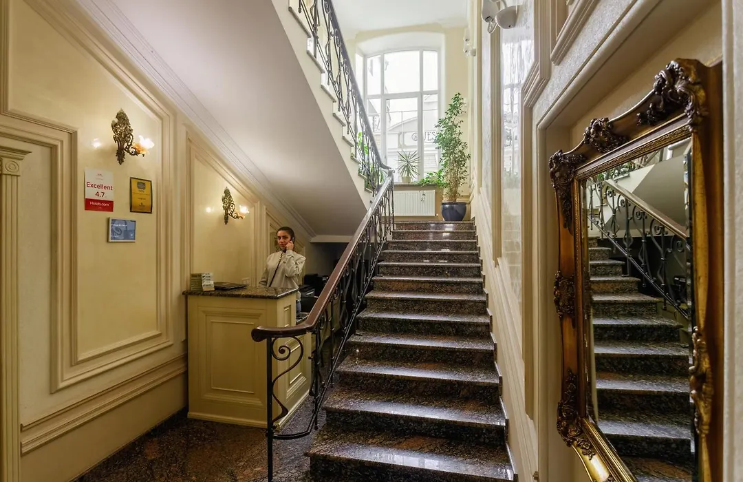 Vintage Art Hotel-1